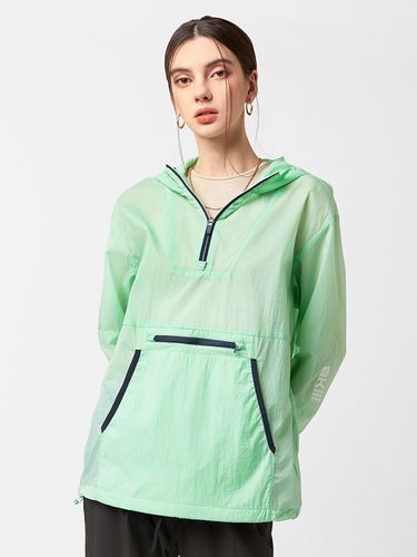 Portable Light Weight Anorak (Mint) - AKIII CLASSIC - Modalova