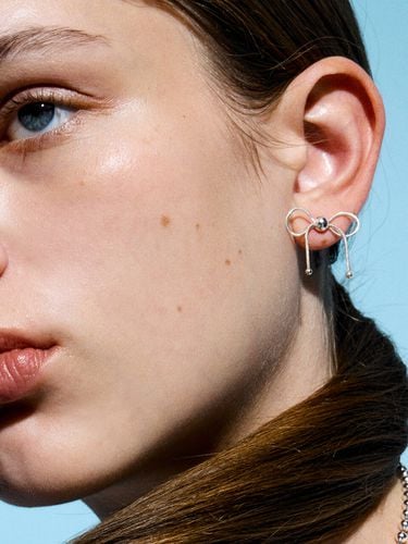 Ribbon Earrings With Dewdrop - MONDAY EDITION - Modalova