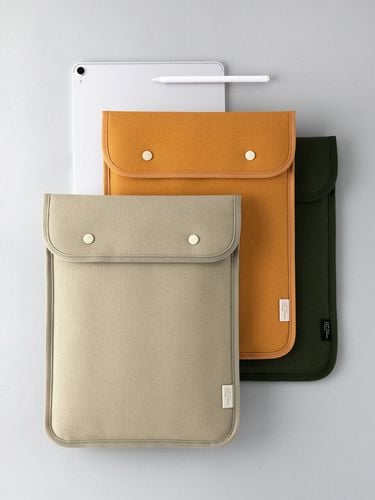 Inches] A Low Hill Slim Laptop Pouch - Livework - Modalova