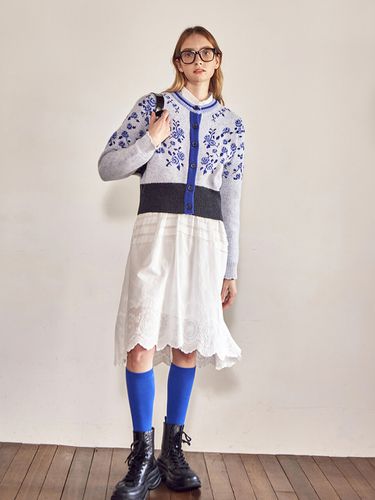 Waist Banding Floral Cardigan () - VITALSIGN - Modalova