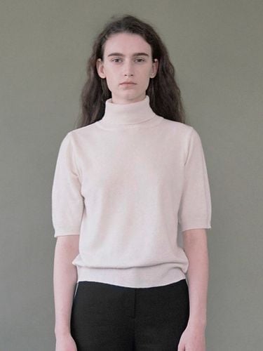 Half-sleeve Turtleneck Knit Top - tetu - Modalova