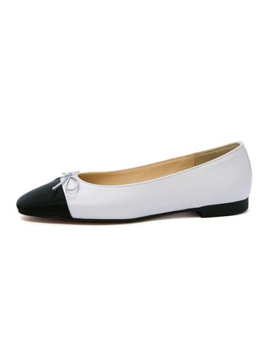 Two-tone Combi Flat Shoes_White - BRIANA - Modalova