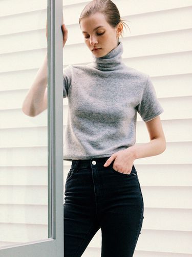 Soft Half Sleeve Turtleneck - THETIS - Modalova