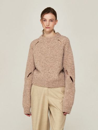 Boucle Yarn Slit Detail Knit_Pink Beige - AVA MOLLI - Modalova