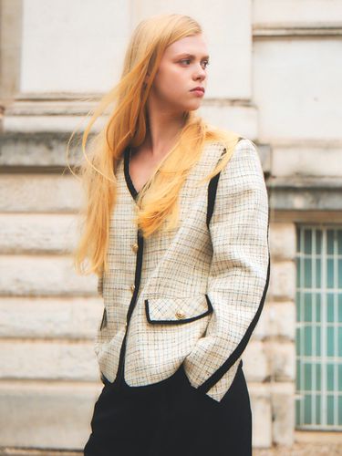 Collarless Low Cutting Jacket - AVA MOLLI - Modalova