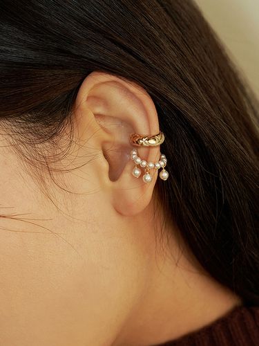 Volume Triple Pearl Ear Cuff Set - TATIANA - Modalova