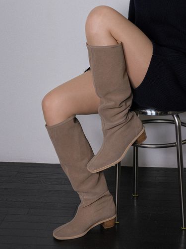 Lamis Boots- Deep Beige - HYOON - Modalova