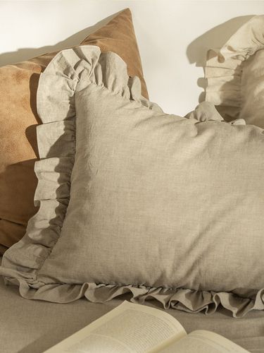 Brown] Chic Ruffled Pillow Cover - DECOVIEW - Modalova