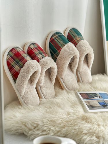 Holiday Checkered Indoor Slippers - DECOVIEW - Modalova