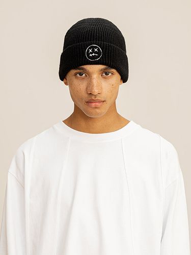 Smile Beanie MFTAC004-BK _ Black - MASSNOUN - Modalova