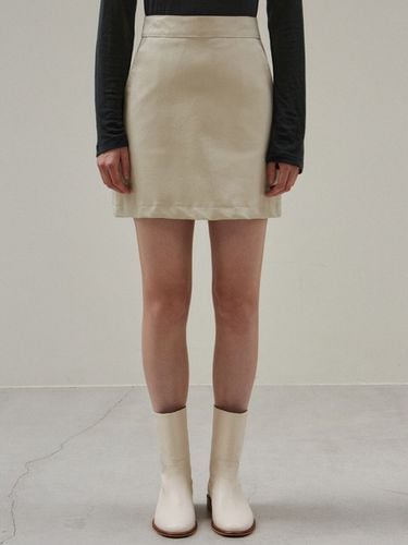 Vegan Leather Mini Skirt - Cream - NICK&NICOLE - Modalova