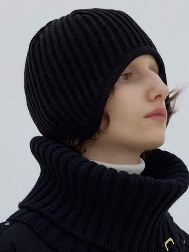 EAR FLAP BEANIE / SOLID A / BLACK - UNDERCONTROL STUDIO - Modalova