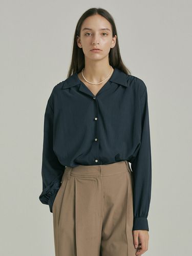 Shirred Volume Blouse _Navy - ahwe - Modalova