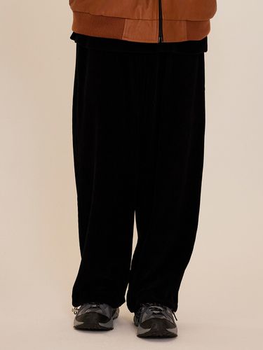 CB Corduroy Wide Pants (Black) - CARGOBROS - Modalova