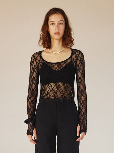 Lace Oval Neckline Top - Black - LEUNI - Modalova