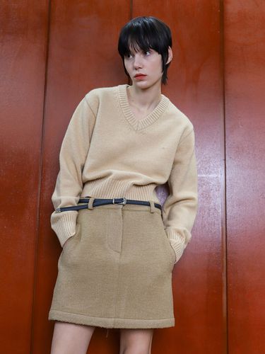 Cropped V-neck Pullover _Beige - AEER - Modalova