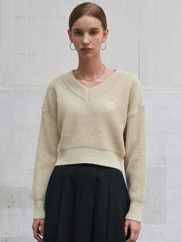 Nicole Crop V-neck Knit Sweater _Light Beige - NICK&NICOLE - Modalova