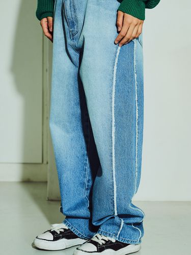 Side Cut Denim Pants _ Blue - MISTERCHILD - Modalova