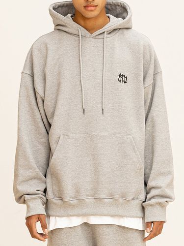 Grating Emblem Oversized Hoodie MFTHD008-GY _ - MASSNOUN - Modalova