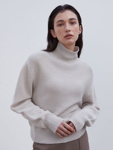 Balloon Sleeve Mock Neck Knit_Gray - ouie - Modalova