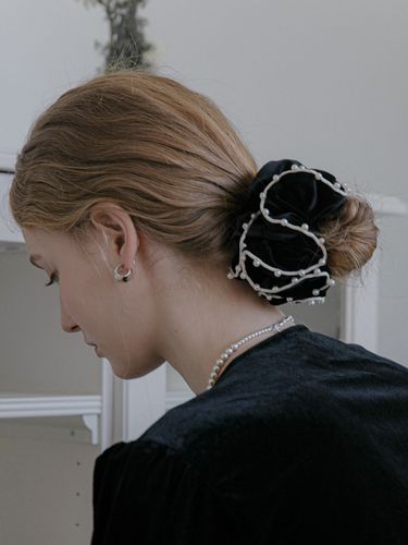 Line Pearl Velvet Scrunchie JP-22-183S_ - Jean Paul Clarisse - Modalova