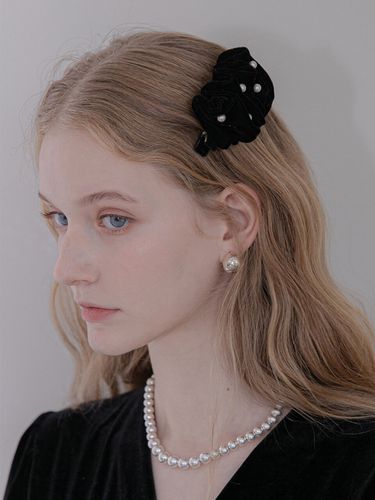 Pearl Velvet Shirring Hair Clip JP-22-190CC_ - Jean Paul Clarisse - Modalova