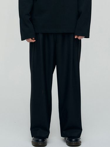 Inverted Pleats Wide Fit Banding Slacks [] - FINSDRUCK - Modalova