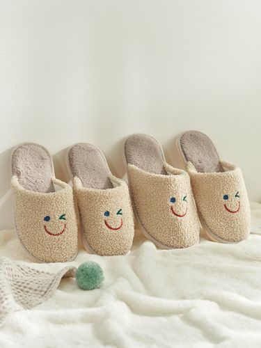 Wink Embroidery Fleece Slippers - DECOVIEW - Modalova