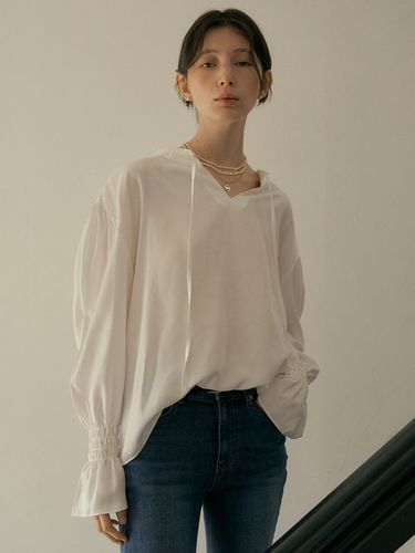 DRO Tie-Neck Pullover Blouse _ - REORG - Modalova