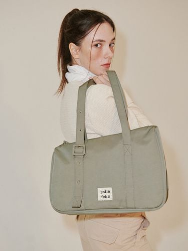 Slant Large Shoulder Bag_Khaki - JEDREFEB5 - Modalova