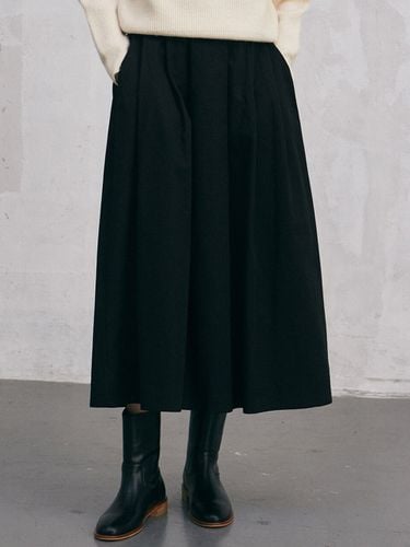 Flared Pintuck Long Skirt _Black - NICK&NICOLE - Modalova