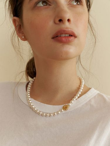 Mimi Metal Dandelion Pearl Necklace - MZUU - Modalova