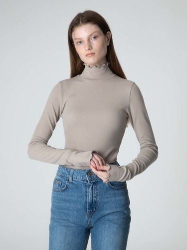 Turtle Neck Solid T-Shirts_Beige - RAIVE - Modalova