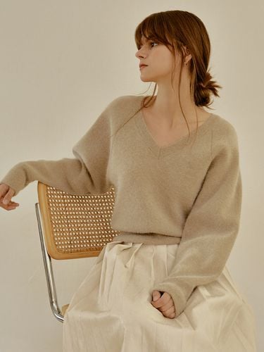 Logo V neck Knit_Beige - RE_L - Modalova