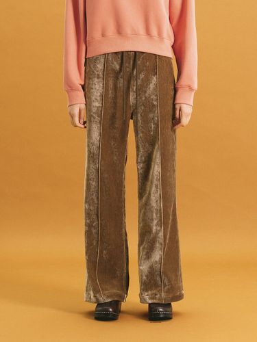 Wide-Fit Velour Pants _ Beige - Wrangler - Modalova