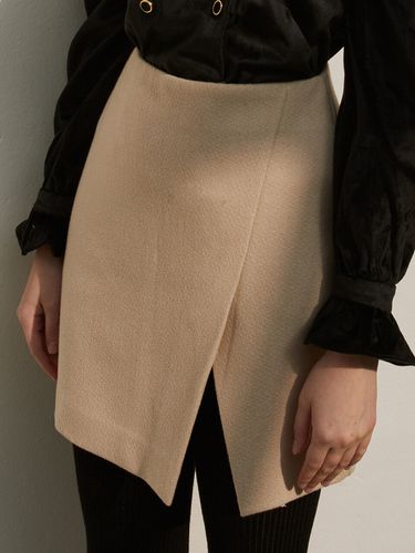 Oblique Slit Mini Skirt - JOORTI - Modalova