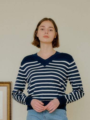 Line Stripe Knit Top_Navy - YUPPE - Modalova