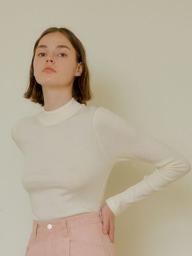 Half Turtleneck T-shirt_Off White - YUPPE - Modalova