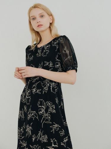 Puff Line Dress (Black) - YUPPE - Modalova