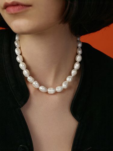 The Baroque Pearl Necklace - MONDAY EDITION - Modalova