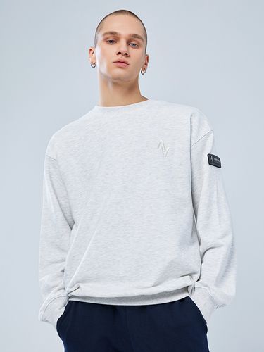 Signature Logo Emblem Sweatshirt _ 3 colors - AKIII CLASSIC - Modalova