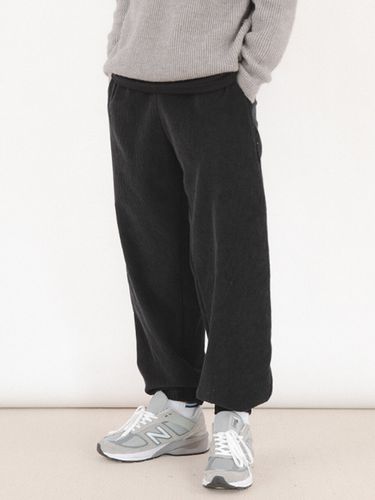 One-tuck Corduroy Jogger Pants [] - FANACULT - Modalova