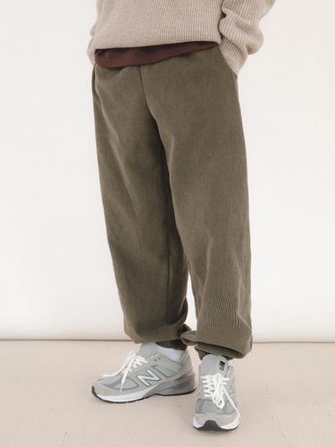 One-tuck Corduroy Jogger Pants [] - FANACULT - Modalova