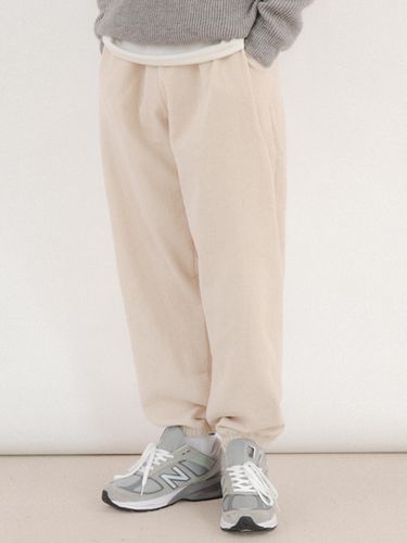 One-tuck Corduroy Jogger Pants - FANACULT - Modalova