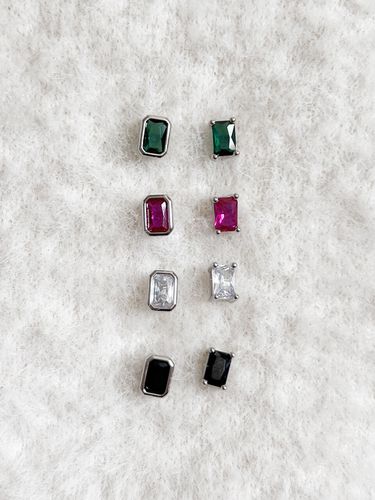 Color Square Crystal Earrings [4 Colors] - August Harmony - Modalova