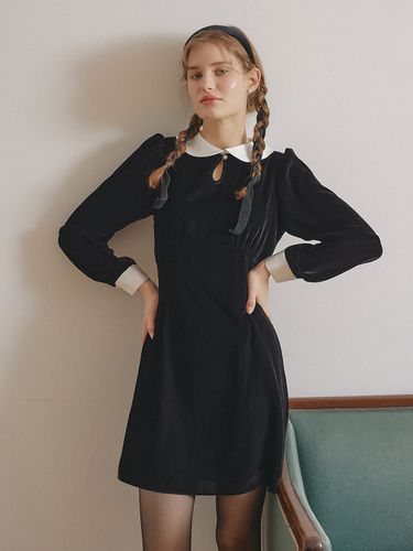 Half Moon Collar Velvet Dress _ Black - VEM.VER - Modalova