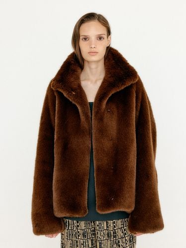 Vlondy Faux Fur Half Coat _ Brown - EENK - Modalova