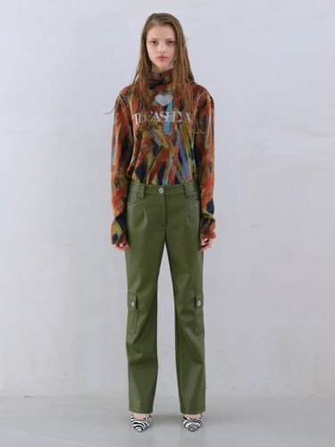 Metal Leather Cargo Pants _Green - THE ASHLYNN - Modalova