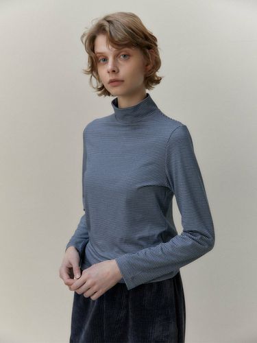 Slim Stripe Turtleneck Top _Blue - 38comeoncommon - Modalova