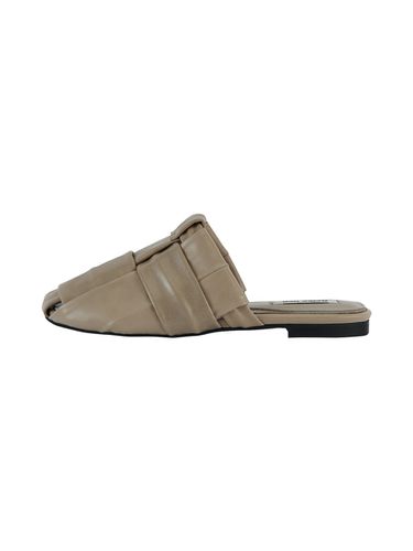 RN3-SH040 / Cross Woven Flat Mules - Reike Nen - Modalova